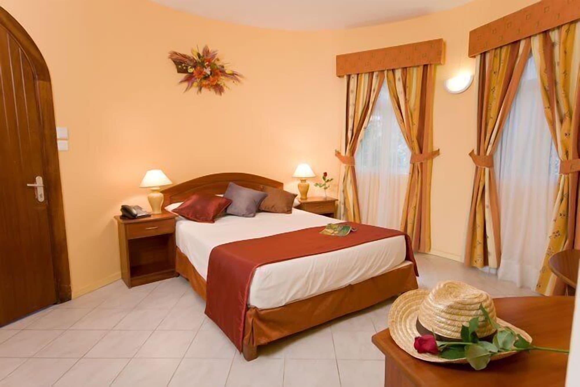 Gold Beach Resort Flic en Flac Exterior foto