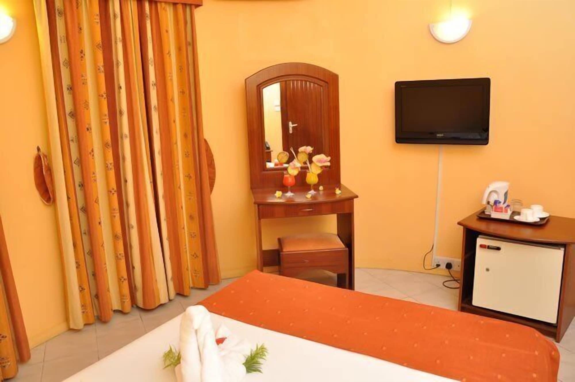 Gold Beach Resort Flic en Flac Exterior foto