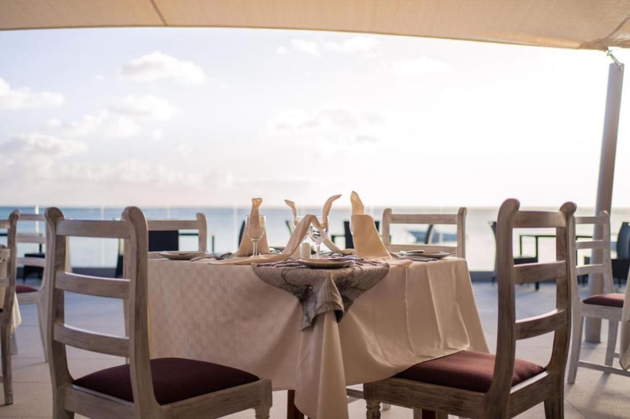 Gold Beach Resort Flic en Flac Exterior foto