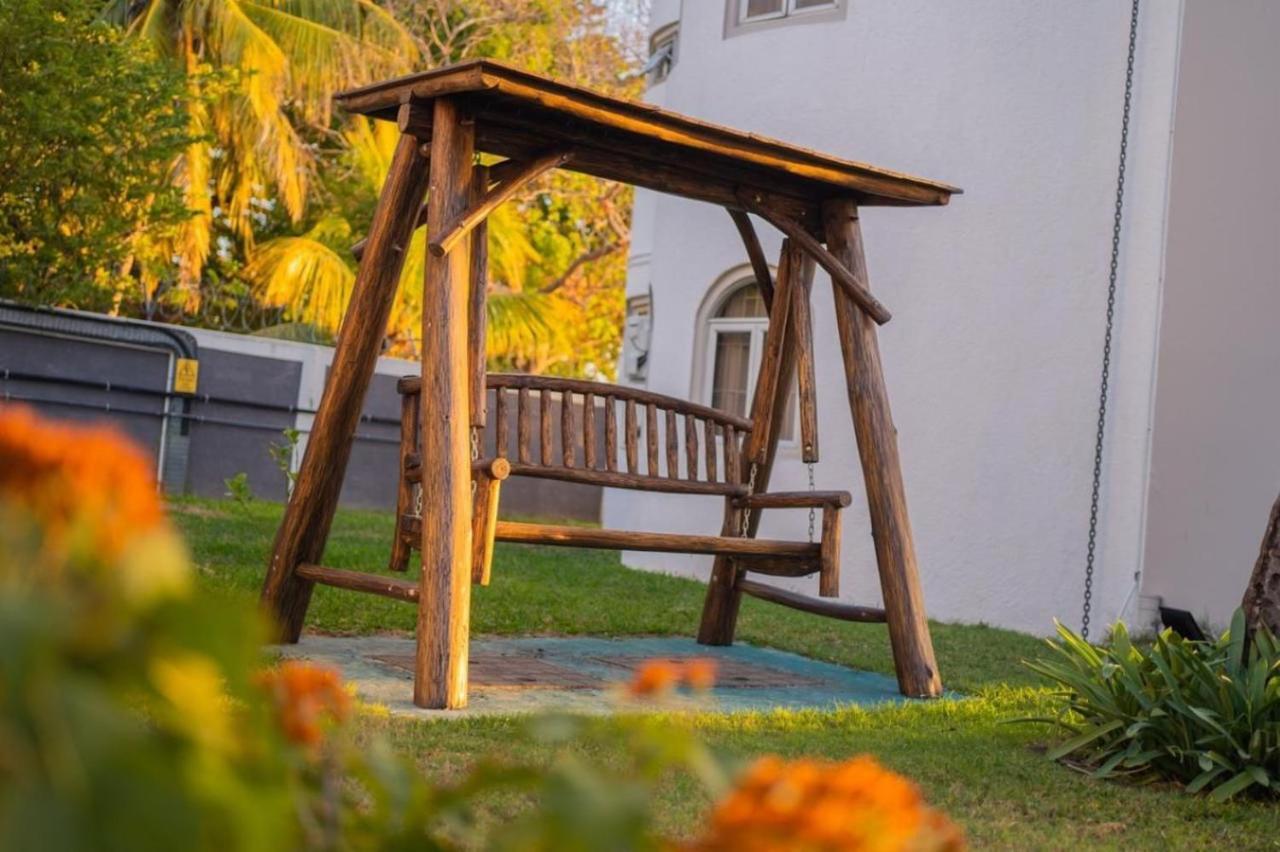 Gold Beach Resort Flic en Flac Exterior foto