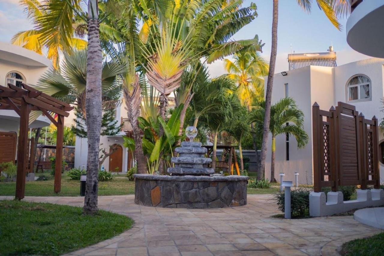 Gold Beach Resort Flic en Flac Exterior foto