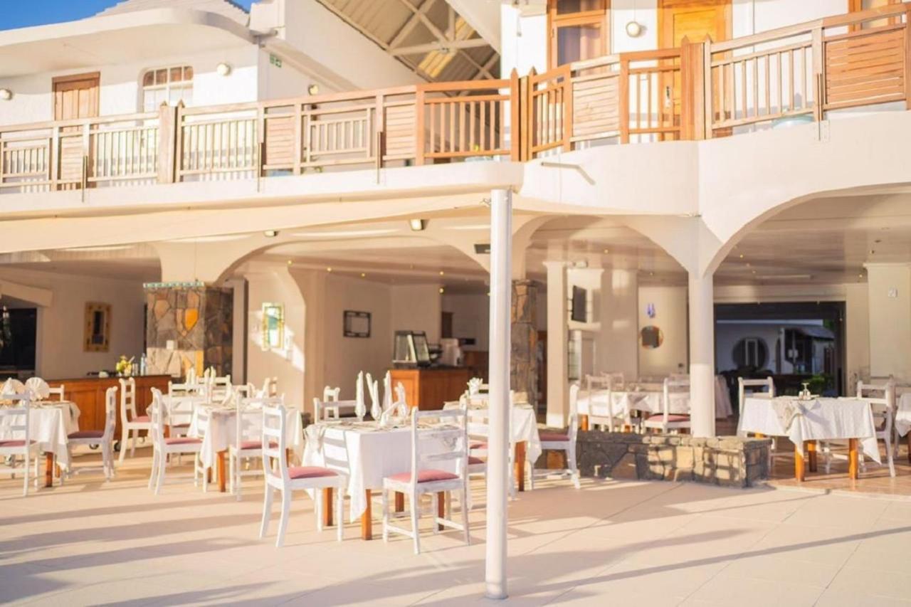 Gold Beach Resort Flic en Flac Exterior foto