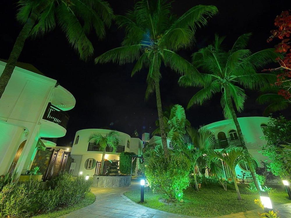 Gold Beach Resort Flic en Flac Exterior foto
