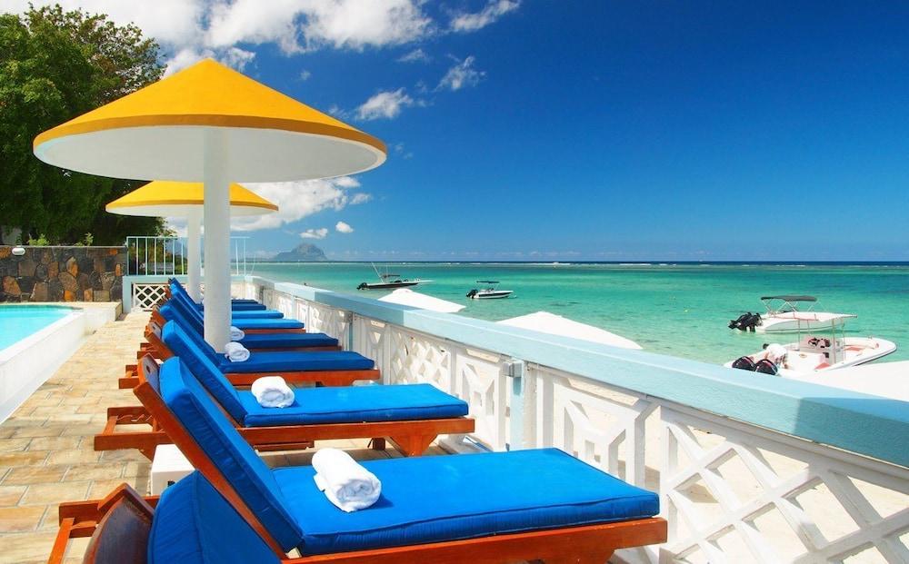 Gold Beach Resort Flic en Flac Exterior foto
