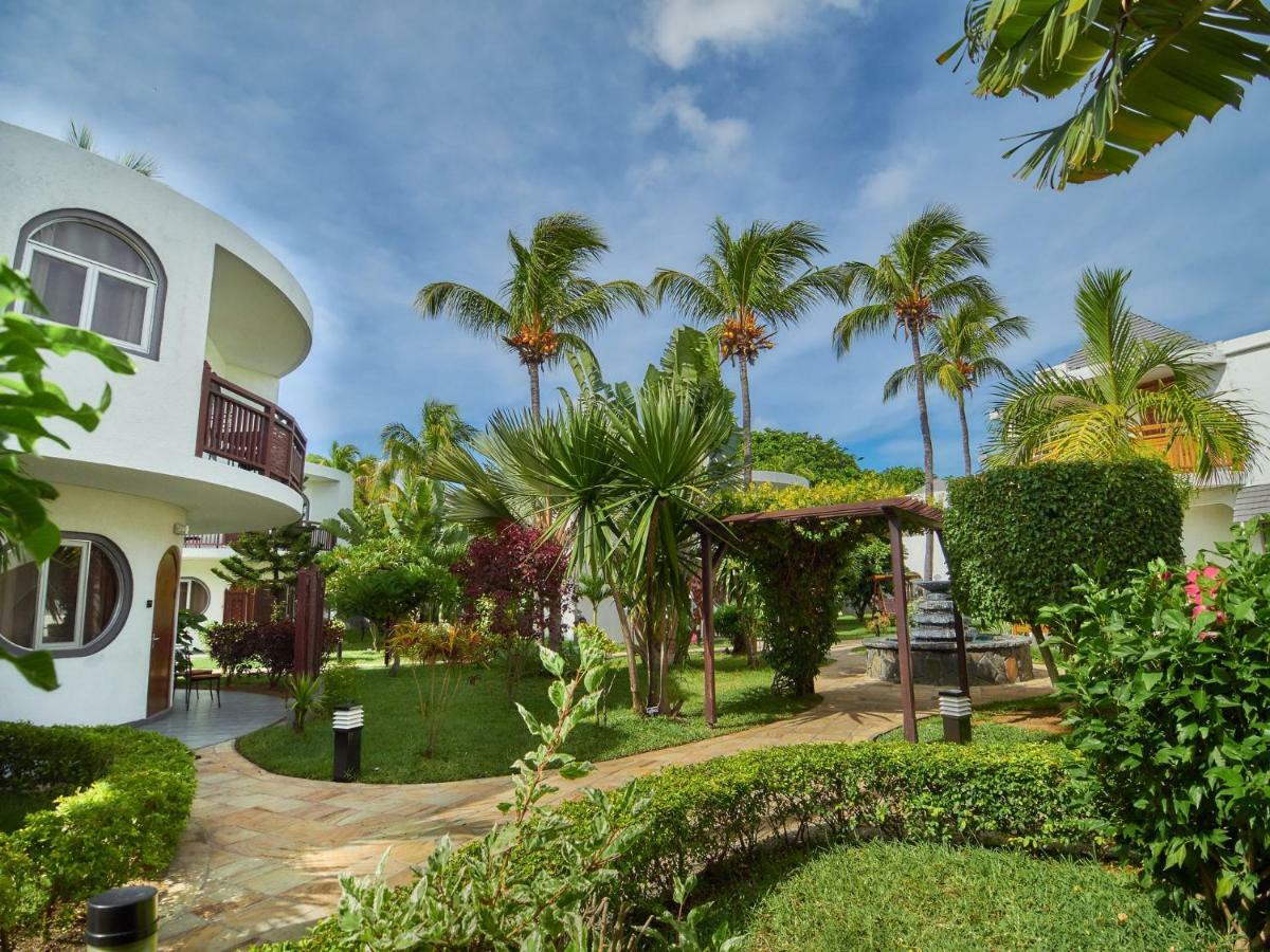 Gold Beach Resort Flic en Flac Exterior foto