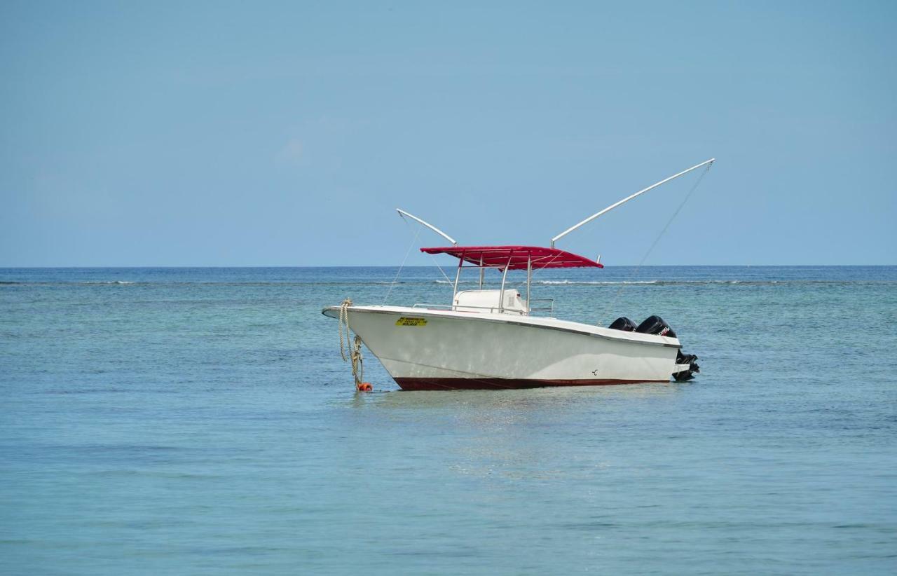 Gold Beach Resort Flic en Flac Exterior foto